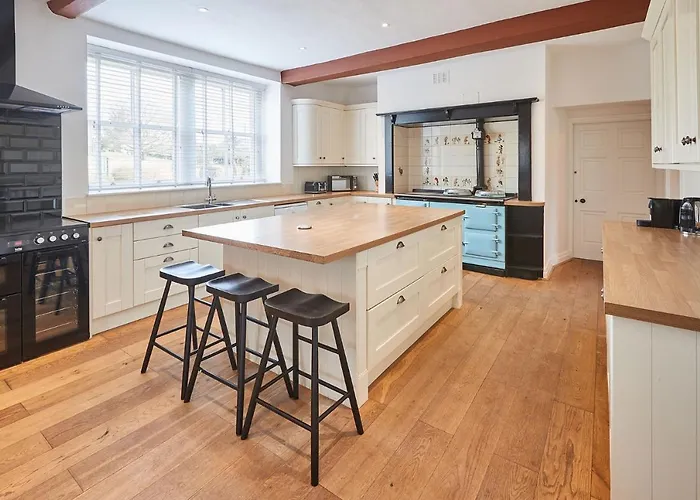 Silton Hall - Grade Ii Hall & Swimming Pool