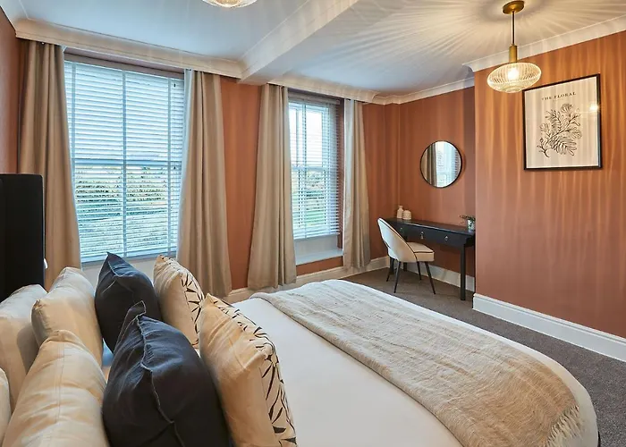 Silton Hall - Grade Ii Hall & Swimming Pool * Nether Silton