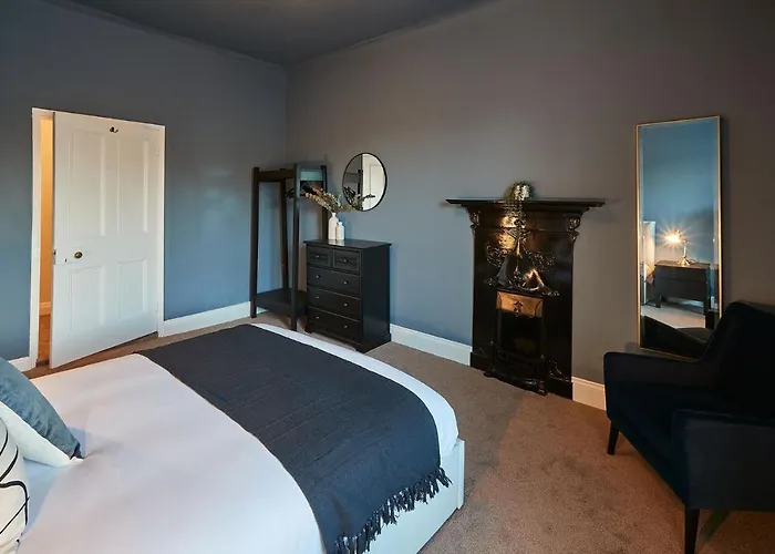 Silton Hall - Grade Ii Hall & Swimming Pool *