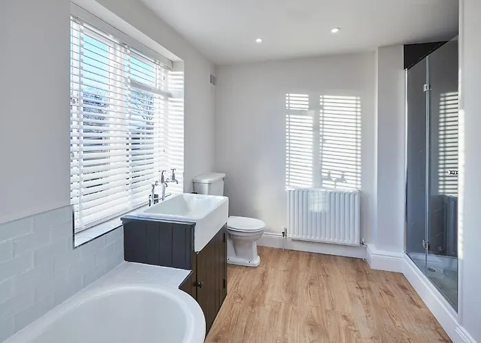 Silton Hall - Grade Ii Hall & Swimming Pool *