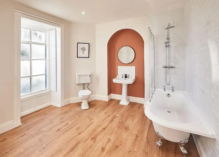 Silton Hall - Grade Ii Hall & Swimming Pool