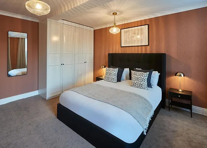 Silton Hall - Grade Ii Hall & Swimming Pool * Nether Silton